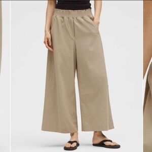 Lululemon Stretch Woven Ruffle-Waist Wide-Leg Cropped Pant
Sheer Oak